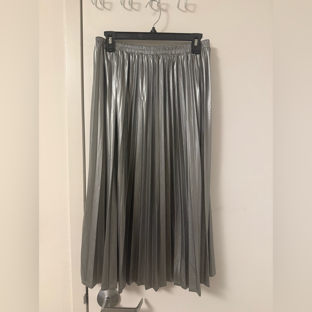 Elegant Silver Pleated Skirt